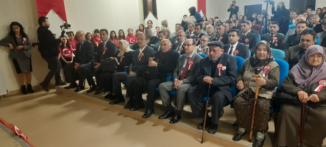 MemYenimahalle's tweet photo. 2022’de şehit düşen Piyade Teğmen Kaan KANLIKUYU’nun anısına ilçemiz Ayşe Tokur İlkokulunda oluşturulan Şehit Piyade Teğmen Kaan Kanlıkuyu Kütüphanesi; Kaymakamımız Sn.Tahsin KURTBEYOĞLU, İlçe Millî Eğitim Müdürümüz Sn.Veli KARAKUŞ ve Şehidimizin ailesinin katılımlarıyla açıldı. https://t.co/pBZVHyoE94