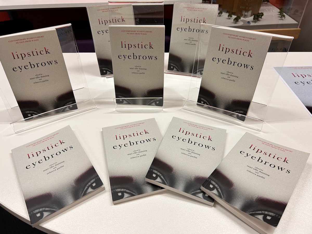 Cawsom amser hyfryd neithiwr yn clywed gan gyfranwyr at y casgliad o straeon byrion gwych, 'Lipstick Eyebrows'. Diolch i'n holl westeion gan gynnwys @JuliePrimon, @gosiabuzzanca, @Withaneerhys, Carolyn Thomas a'r cadeirydd @bevjoneswriting!