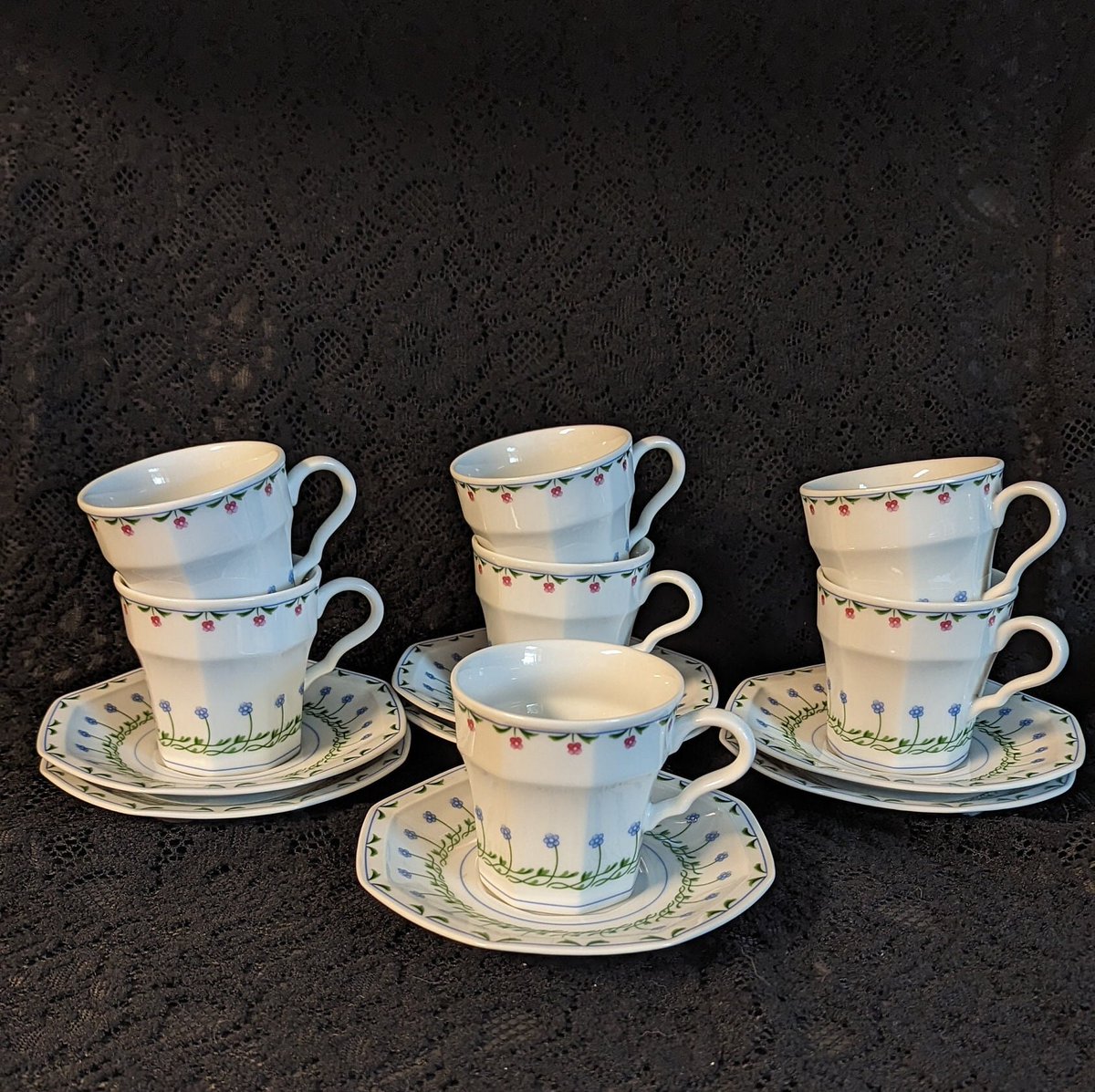 Lyn_Bluefish901's tweet photo. Mikasa 'Younger Than Springtime" Bali Hai pattern, Octagonal Shape, Teacup & Saucer, Floral, GREAT Condition, 9.50 USD each, 7 Available, https://t.co/TVZh2gz9q9 #AmazingFunVintage #Etsy #OctagonalPlate https://t.co/aU606EVHUZ