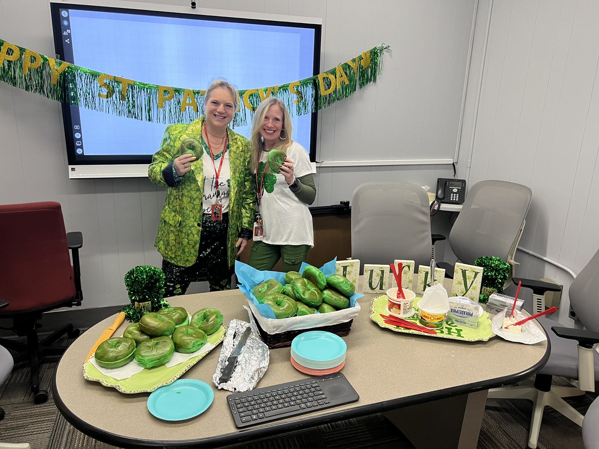 It’s <a href="/kristymc24/">𝒦𝓇𝒾𝓈𝓉𝓎 𝑀𝒸𝐹𝒶𝓇𝓁𝒶𝓃𝑒</a> favorite day of the year!!! ☘️🌈☘️🌈 Happy Almost St. Patrick’s Day <a href="/MOSandshore/">Mount Olive Sandshore School</a> #GreenBagels
