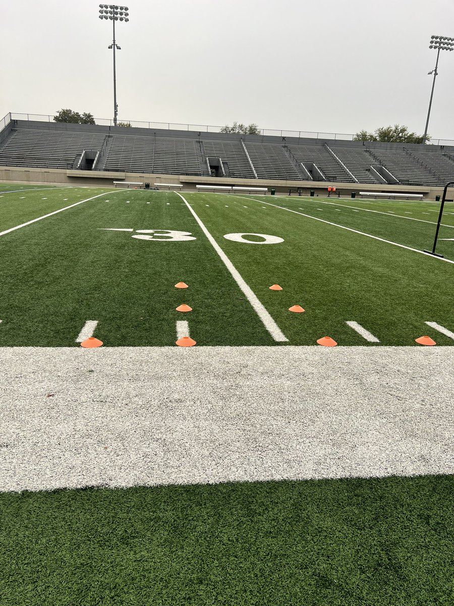 CoachSAnderson_'s tweet image. Nothing like having your drills setup and ready to roll before indy starts. I absolutely love coaching WR’s…P5/G5 NFL I’m not hard to find..#ITSGOTIME #DCDEFENDERS