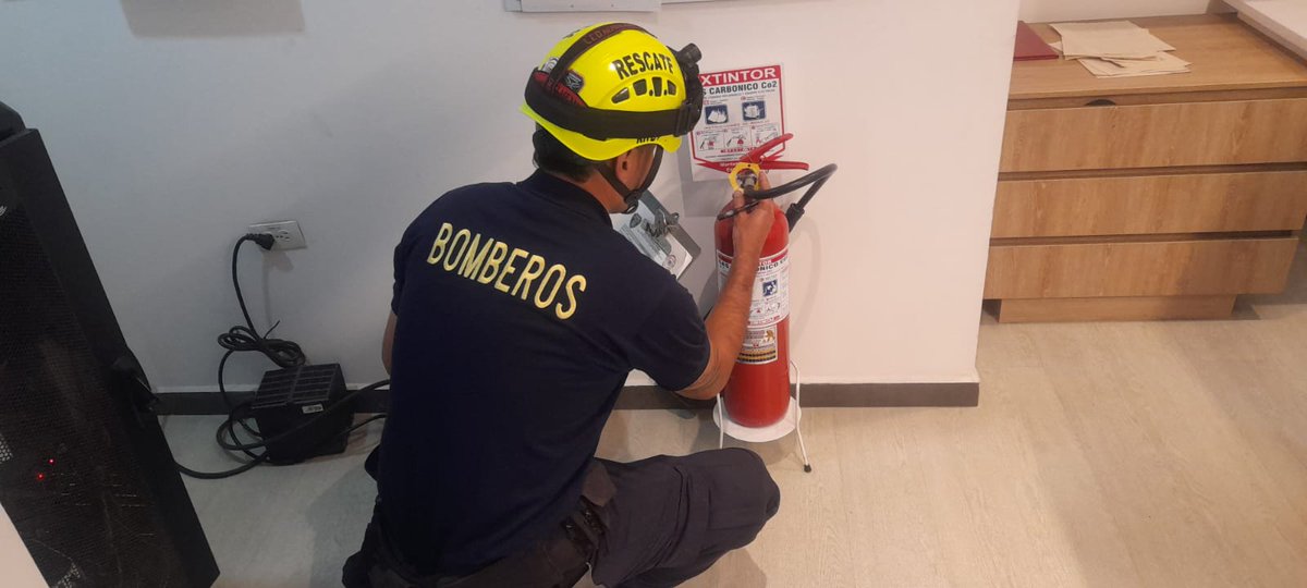 BomberoFarfan's tweet photo. @Bomberoscundi #SiempreAtentos  por hacer una #Cundinamarca  mucho más segura. https://t.co/KngEk0U0fg