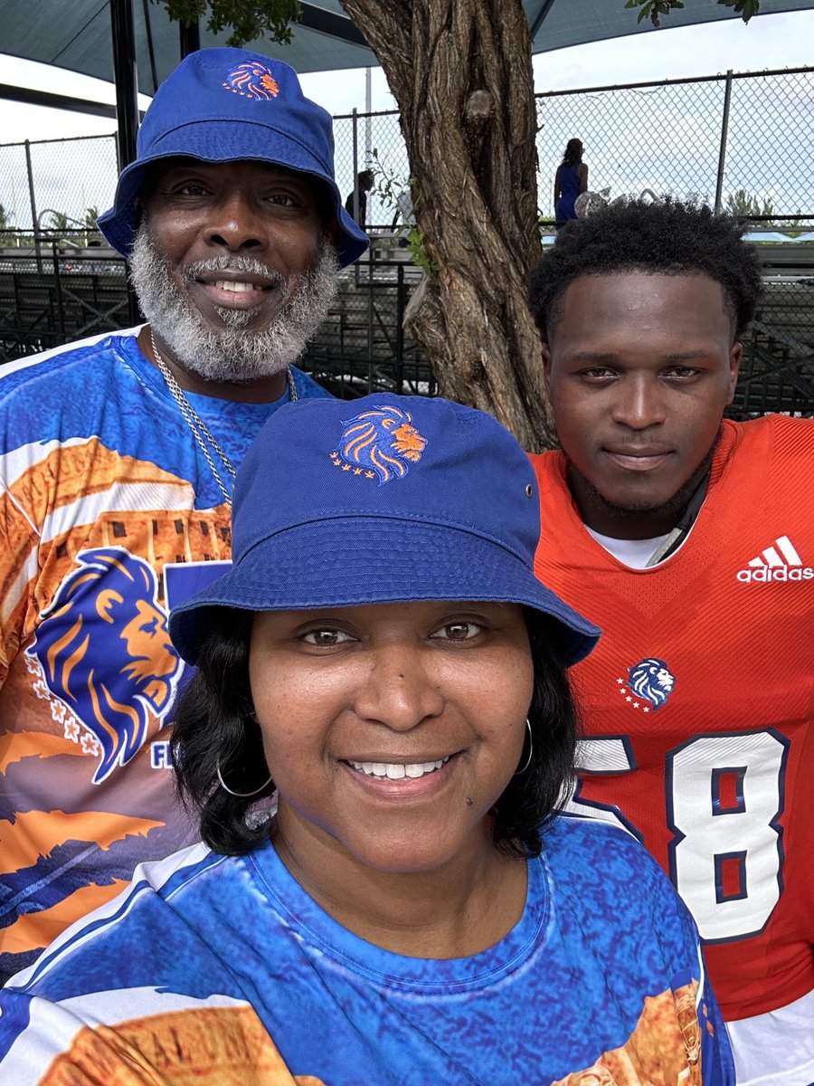 The Real Estate Lady tweet media