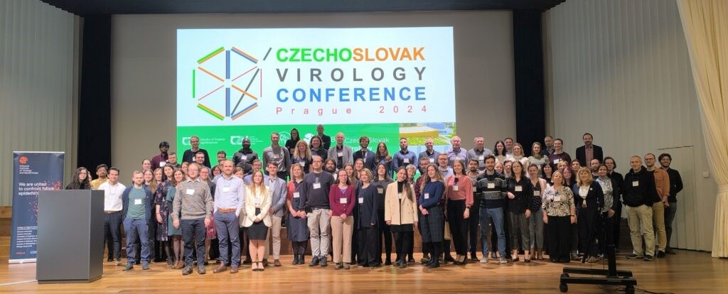 📢 Exciting news! Johannes Peham from AIT Vienna presented "#MOBILISE: A green mobile #OneHealth lab" at Virology Conference 2024 in Prague! Learn about BSL-3/4 mobile labs, rapid tests for WNV/CCHFV, &amp; #pandemic apps on our website: twtr.to/vXtHs #Research #Innovation