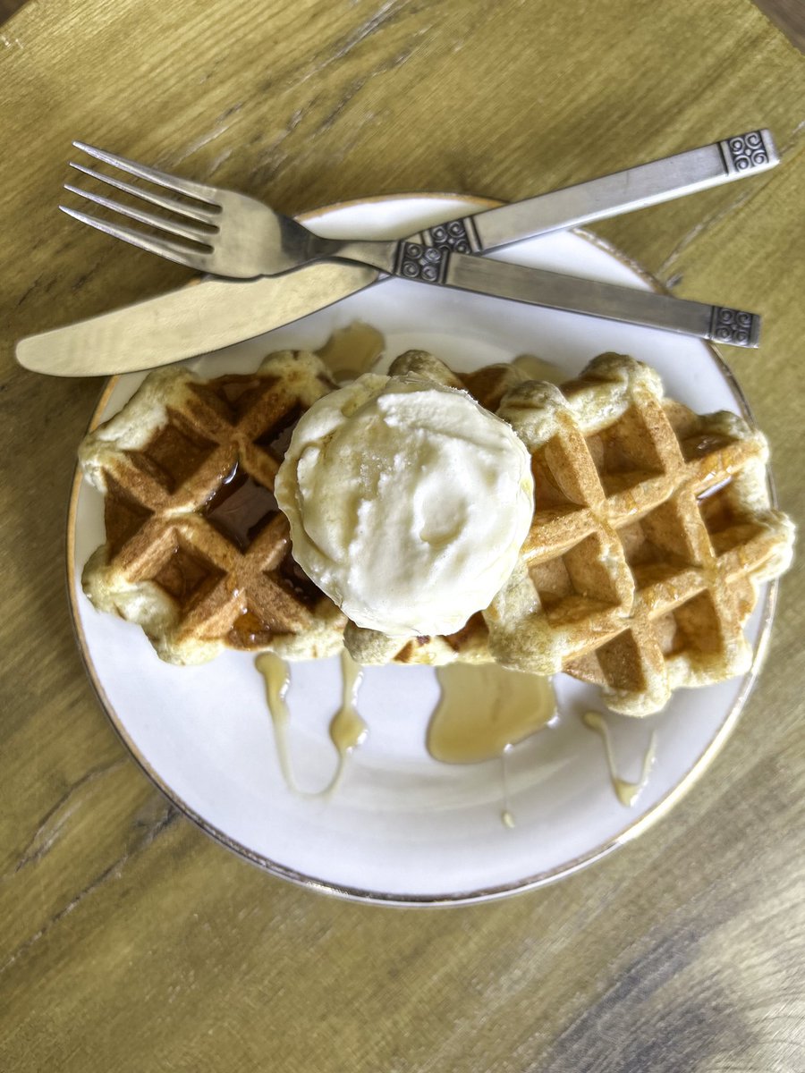 Weekend Special Available today and Saturday:
Blueberry waffles topped with vanilla ice cream and vanilla bean infused honey maple syrup! 🧇🫐🤤
#brunching #wafflesandicecream