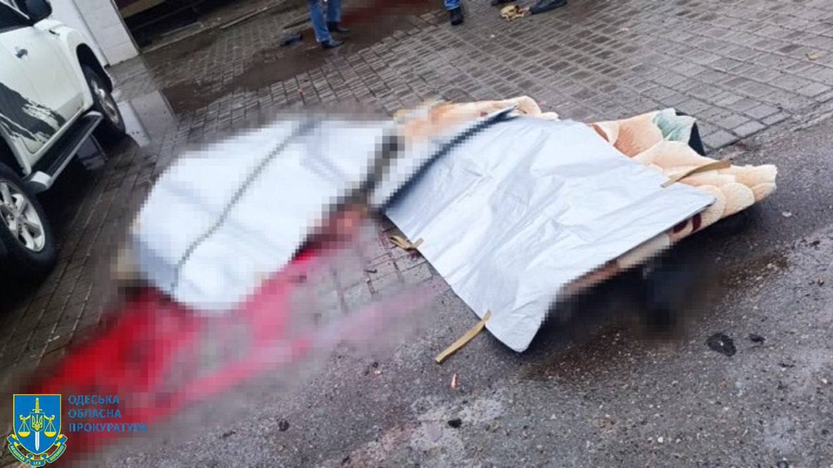 Odesa today. 14 people died as a result of the Russian missile attack, including local residents, a medic and a rescue worker. Another 46 people, including seven employees of the State Emergency Service, were injured.