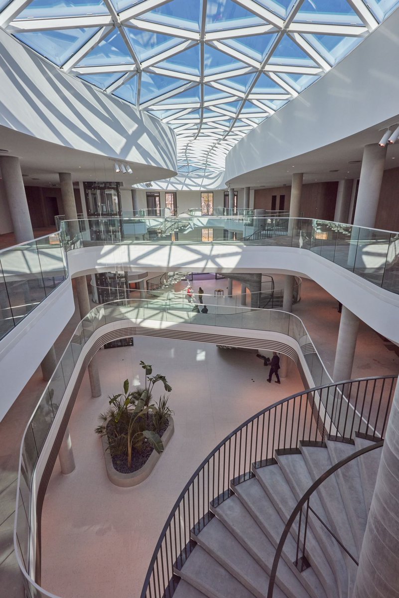 BouyguesBat_SE's tweet image. [#Livraison] Clap de fin pour LIME à Limonest !
Après 22 mois de travaux, nos équipes viennent de livrer à @Dcbinter le gros œuvre et clos couvert de ce magnifique immeuble de bureaux situé à Limonest, près de @villedelyon. Merci à notre client et bravo à nos collaborateurs !