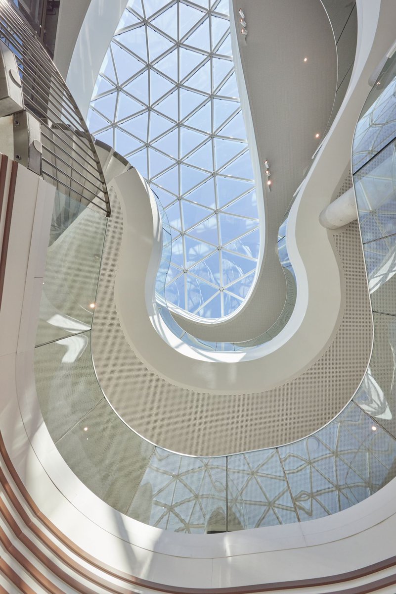 BouyguesBat_SE's tweet image. [#Livraison] Clap de fin pour LIME à Limonest !
Après 22 mois de travaux, nos équipes viennent de livrer à @Dcbinter le gros œuvre et clos couvert de ce magnifique immeuble de bureaux situé à Limonest, près de @villedelyon. Merci à notre client et bravo à nos collaborateurs !