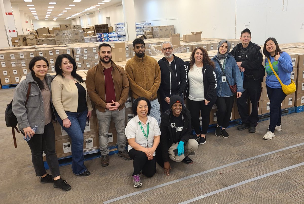 NCOFlemingdon's tweet photo. It was a pleasure to partner with @TNOtoronto and @globalmedicdmgf to prepare donations for communities we serve. Thank you to both agencies for allowing us to continue this rewarding work and building important relationships. https://t.co/CyeVvLHtC0