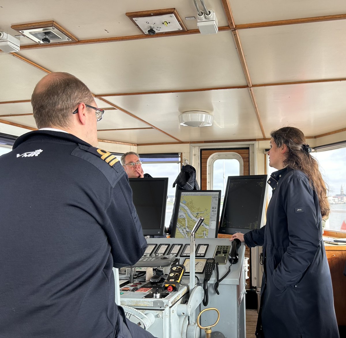 Medewerkers van het veer Maassluis-Rozenburg vertelden me vanmorgen dat hun arbeidsvoorwaarden toch niet helemaal hetzelfde gebleven zijn, ondanks de motie van <a href="/spzuidholland/">SP Zuid-Holland</a> die dat wel opdroeg. Daarom stelt <a href="/irisvdkolk/">Iris van de Kolk</a> zometeen vragen aan het provinciebestuur!
<a href="/RDStad/">AD Rotterdams Dagblad</a>