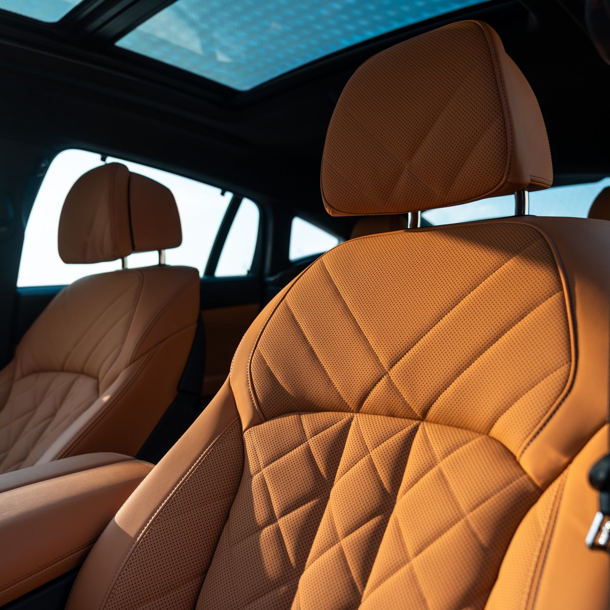 BMW_AGMC's tweet photo. Room for everything and more, now available with exclusive Ramadan offers.
#BMWX6 #TheX6 #BMWAGMC #BMWDubai https://t.co/89fw0v99cK