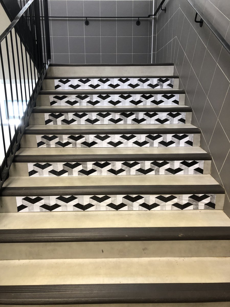 Projet avec deux classes de 6ème pour la semaine des mathématiques. Il a trouvé sa place, nous avons utilisé les contremarches du collège Jean Emond.👏 aux élèves.
« L’important c’est de participer »
<a href="/maths_ot/">MATHS_OT : Maths dans l'ac. d’Orléans-Tours</a>
 #SDM2024