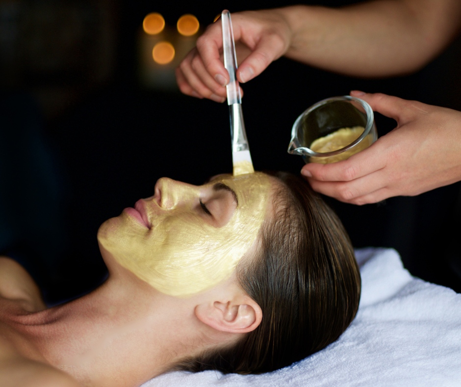 Has winter left your skin feeling dry and rough? ❄ The cold air and low humidity can strip your skin of essential oils and moisture, resulting in dryness and flakiness. Why not indulge in one of our facials to restore your skin's natural glow 👇 northcotemanor.co.uk/spa/treatments/