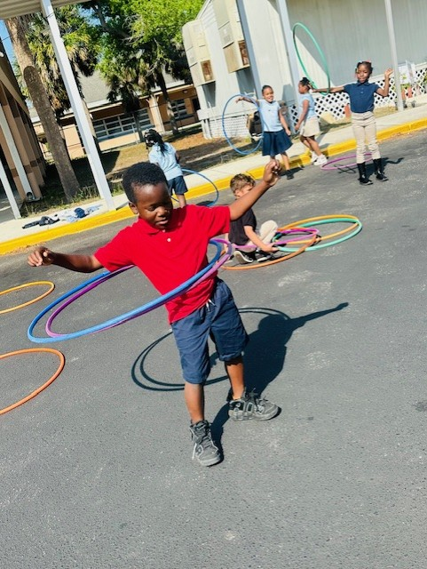 ColonialElem's tweet photo. โ๏ธ๐ทPBIS Celebration was a blast! Students had a great time at all the stations and then a yummy treat before returning to the classroom! Way to go Eagles! #loveleeschools #pbiscelebration #leetweets https://t.co/GhQluh7D82
