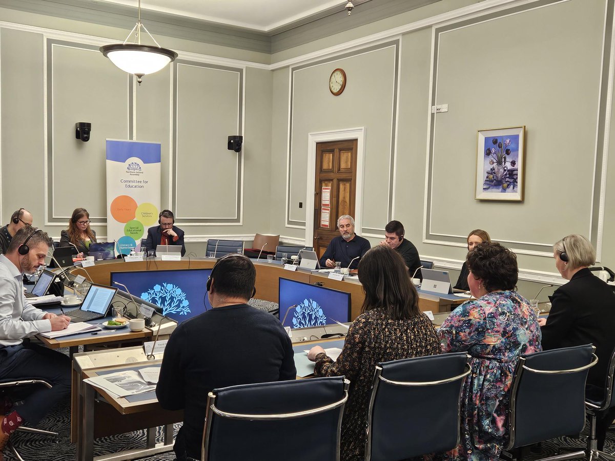 🎧It's Irish Language week 2024 At its meeting on Wednesday the Committee received a briefing from @ComhairlenaGS. This was the first time that the Committee utilsed simultaneous interpretation to receive a briefing in Irish.