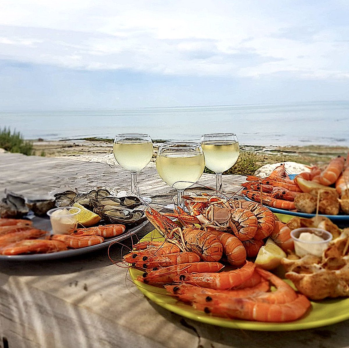 Fish Friday: a stop for lunch on the French Atlantic coast. #travel #seafood #fooding #fishingvillages #wine #Brittany: 3 hours (or less) from #Paris focusonparis.com