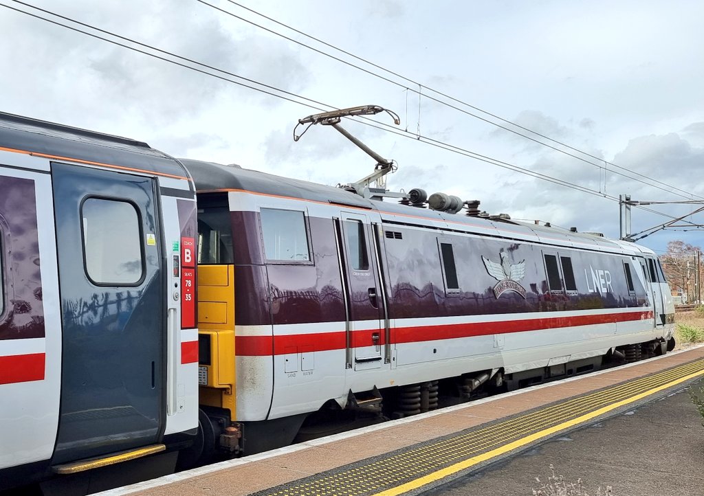 Railwaygirl2018's tweet image. This #DispatchersOfTwitter is back out &amp;amp; about!🥳

What a epic start to this adventure as its kicked started by a 91 into the big smoke!🏙

But where are we going today?🤔

Watch this space as all will be revealed!👀
#Travelling #RailwayFamily #Adventures #Intercity225 #IronRoad