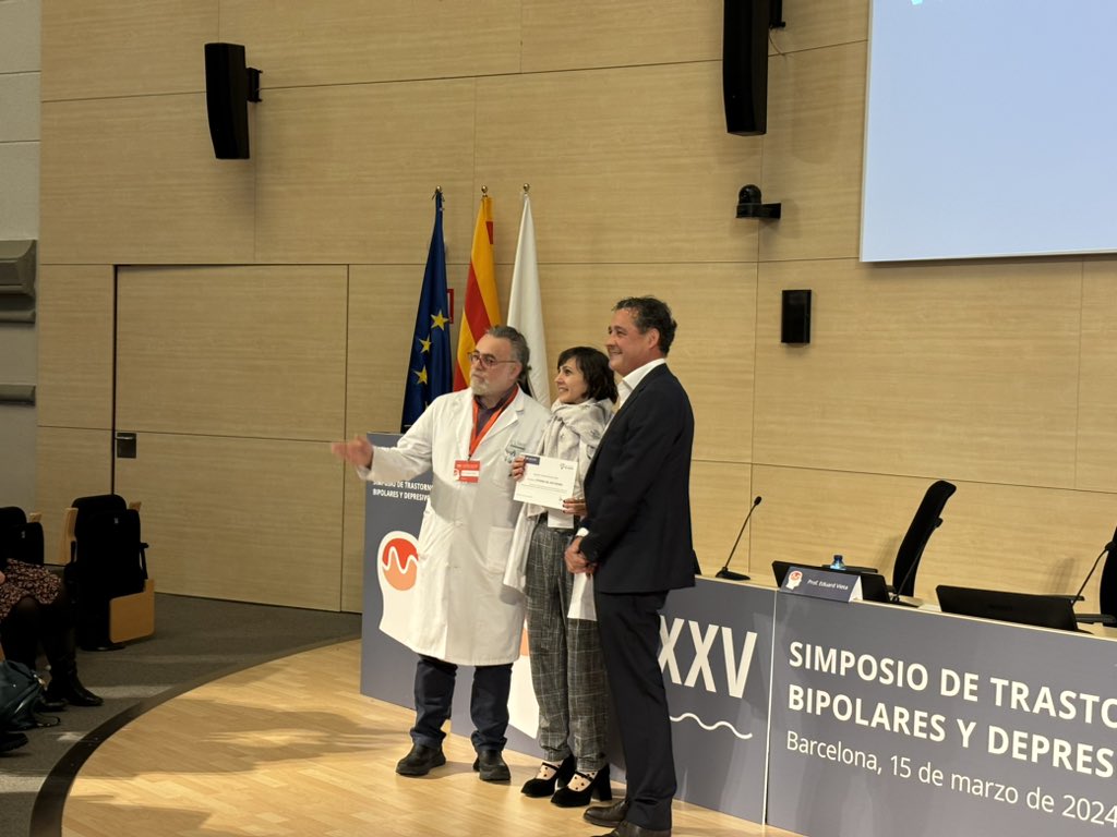 El premio Vila-Saborit del XXV Simposio de Trastornos Bipolares y Depresivos es para Caterina del Mar Bonnin <a href="/Kat_Goodchild/">Goodchild</a> ! Felicidades! 🏆