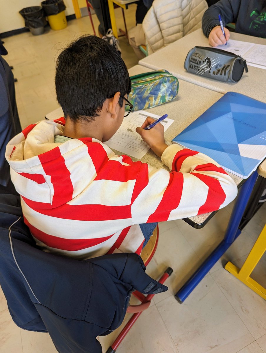 ac_normandie's tweet image. La rectrice @ChGavini  au collège Lechanteur de Caen pour la #SemaineDesMaths

Au programme : présentation du laboratoire de mathématiques, course aux Nombres avec des 6e, jeu du sandwich... Bravo à toute l'équipe de mathématiques du collège pour son dynamisme !

#SDM2024