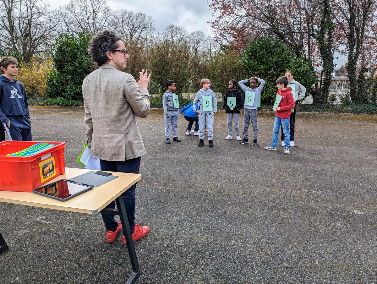 ac_normandie's tweet image. La rectrice @ChGavini  au collège Lechanteur de Caen pour la #SemaineDesMaths

Au programme : présentation du laboratoire de mathématiques, course aux Nombres avec des 6e, jeu du sandwich... Bravo à toute l'équipe de mathématiques du collège pour son dynamisme !

#SDM2024