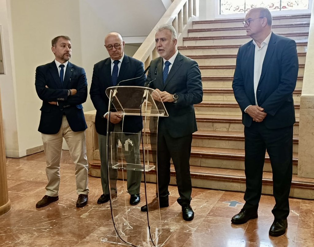 👉Además, reunión con Pedro Suárez, presidente de <a href="/PortsSCTenerife/">Puertos de Tenerife / Ports of Tenerife</a>, y <a href="/BermudezSCT/">José Manuel Bermúdez</a>, alcalde de <a href="/santacruz_ayto/">Ayuntamiento de Santa Cruz de Tenerife</a>, sobre los proyectos de integración del puerto y la ciudad.

✅Modernizar infraestructuras, avanzar y agilizar servicios siempre redunda en beneficio de la ciudadanía.