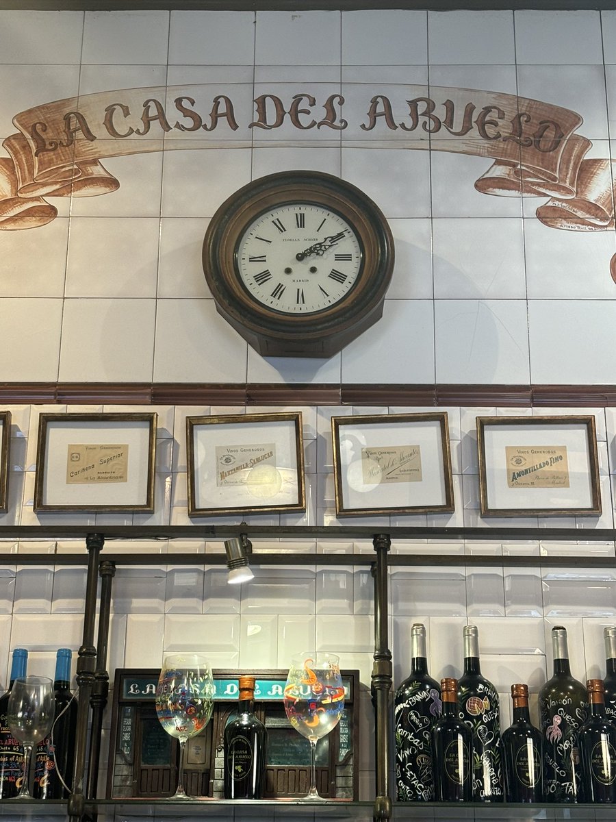 WtrSkr's tweet photo. @PhilRosenthal did not disappoint!  @casadelabuelo #heehee https://t.co/R2XXmMDqb3