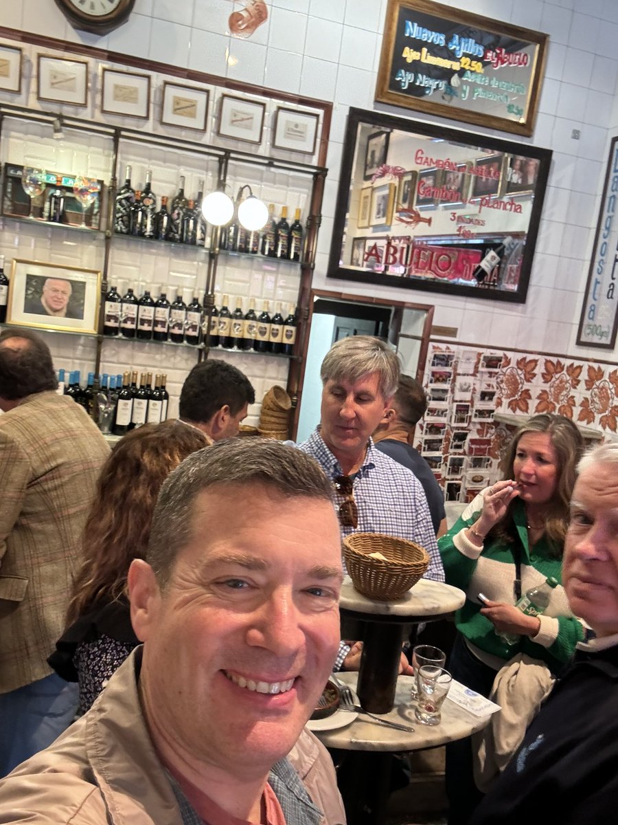 WtrSkr's tweet photo. @PhilRosenthal did not disappoint!  @casadelabuelo #heehee https://t.co/R2XXmMDqb3