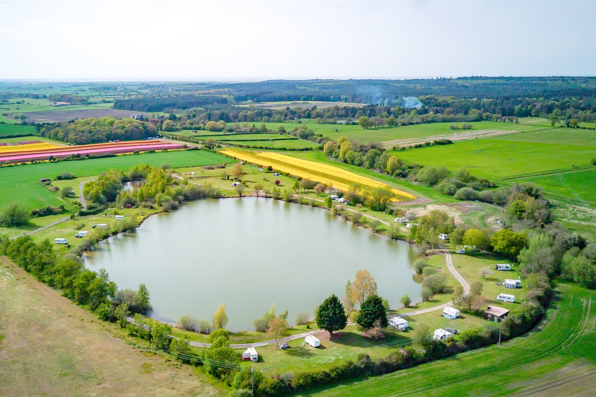 pitchup's tweet image. Does your dream holiday involve fishing on the banks of a peaceful lake? 🎣 This stunning adults-only site is a catch, and five minutes’ drive from #SandringhamEstate in #Norfolk. pitchup.com/campsites/Engl…