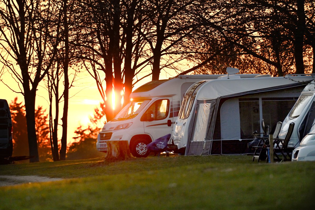 pitchup's tweet image. Does your dream holiday involve fishing on the banks of a peaceful lake? 🎣 This stunning adults-only site is a catch, and five minutes’ drive from #SandringhamEstate in #Norfolk. pitchup.com/campsites/Engl…