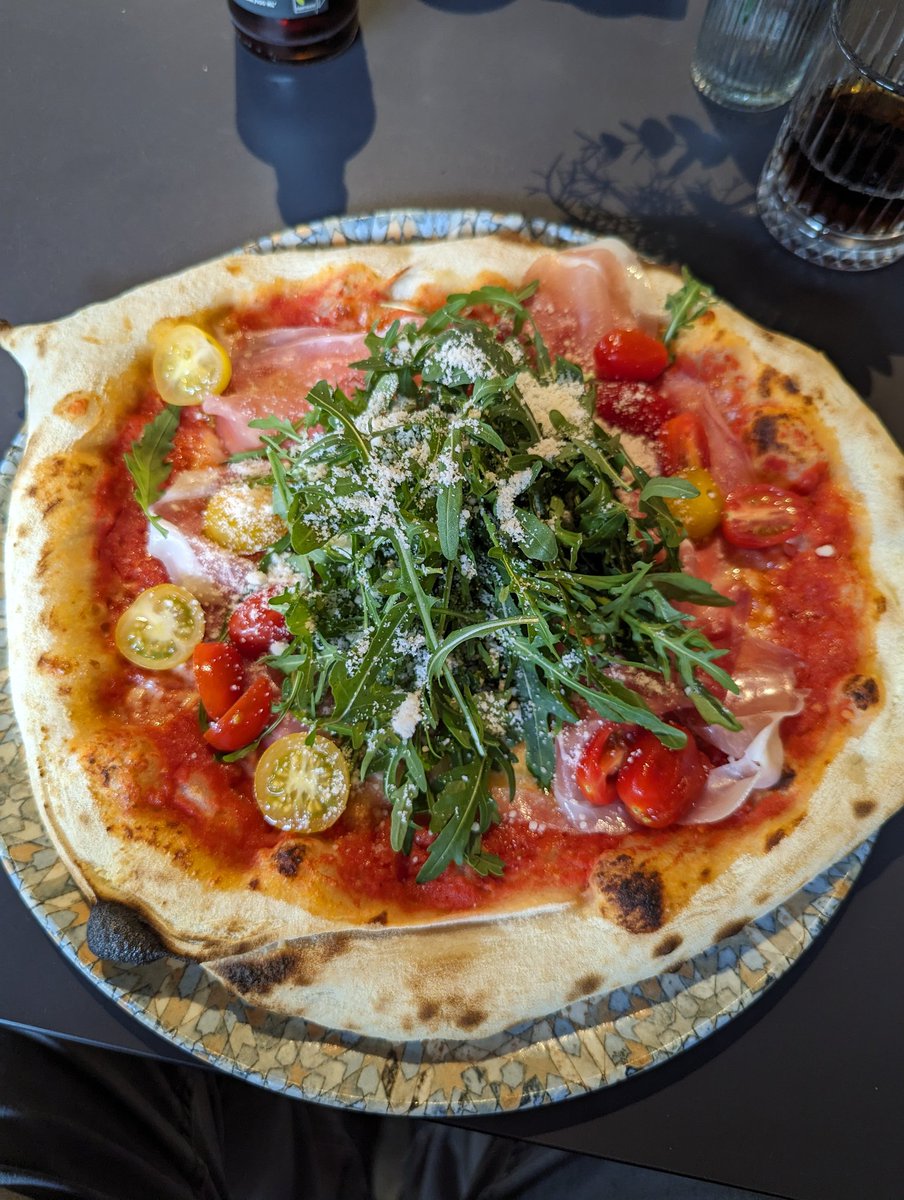 xolgrimm's tweet photo. Lecker Pizza im Eismädchen, Neu-Ulm https://t.co/re8qzFCSqB