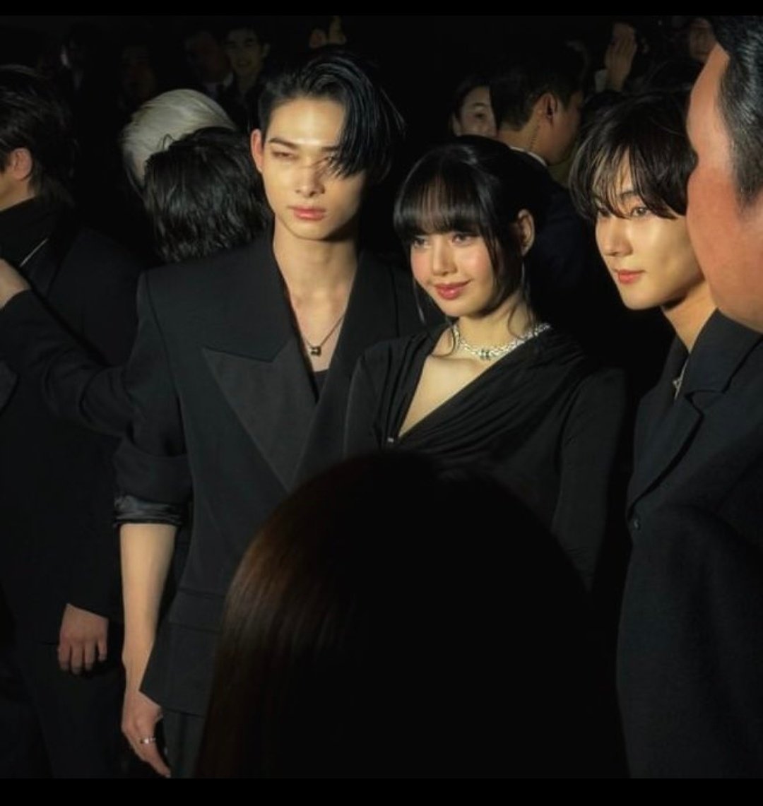 Я ДАЖЕ НЕ ЗНАЮ НА ЧЬЕМ МЕСТЕ Я БЫ ХОТЕЛА БЫТЬЬ😭😭😭ААААА