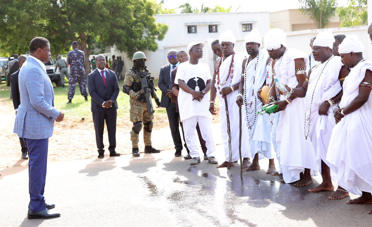 FEGnassingbe's tweet image. Je suis heureux de me trouver ce 15 mars 2024 à #Aného, ville tricentenaire et carrefour de rencontres, où s’ouvre ce matin le premier séminaire gouvernemental de l’année 2024.

Merci aux populations venues de toute la préfecture des #Lacs pour nous réserver un accueil si