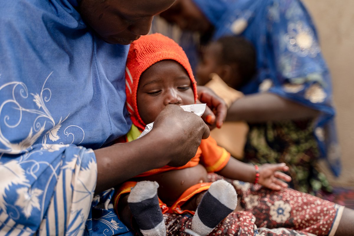 ECHO_CWAfrica's tweet image. Did you know❓❓❓

Plumpy nut, a 🥜peanut-based paste, is vital in times of food crisis, as it is a protein- and energy-rich food which helps treat child malnutrition.

Thanks to @eu_echo support, @ALIMA_ORG made it accessible to mothers and children of Zinder region in Niger.