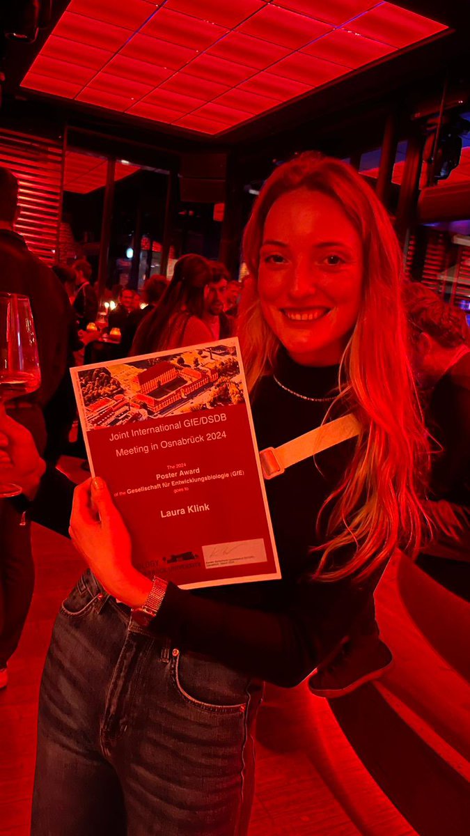<a href="/GfEeV/">GfE</a> So well deserved, <a href="/klink_laura/">Laura Klink</a>! Congratulations on your poster prize at #GfE2024, what a wonderful reason to party 🥳