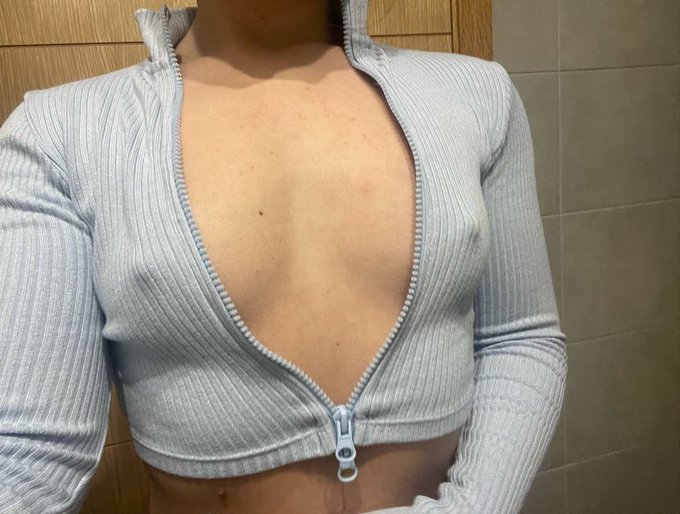 El fr&iacute;o....😏 https://t.co/hxDvwDORKb