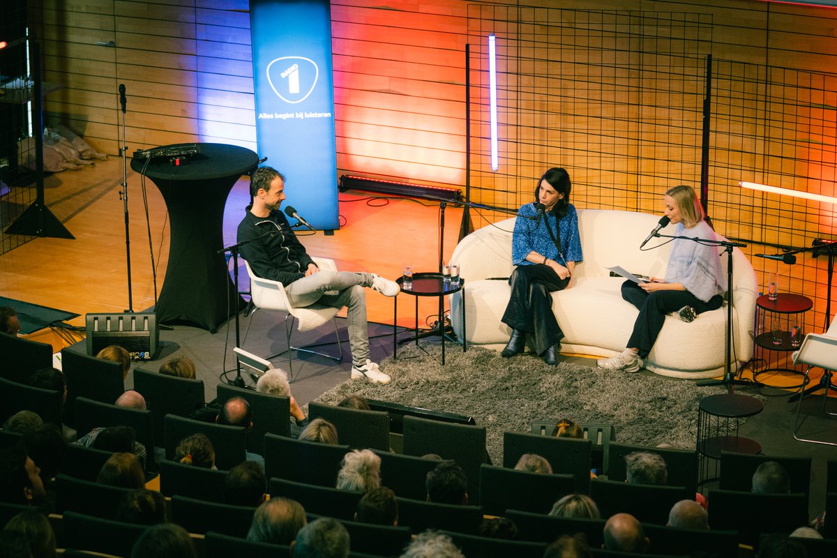 De podcast over #piekeren bij De Wereld Van Sofie kan je hier beluisteren: open.spotify.com/episode/0nNhAR… 
Check ook <a href="/vrtnws/">VRT NWS</a>:  vrt.be/vrtnws/nl/2024…

(c) foto: <a href="/radio1be/">Radio 1</a>