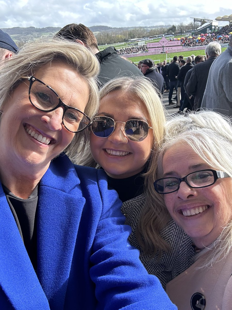 Responsible #Sister and #Daughter at #Cheltenham2024 #goldcup2024