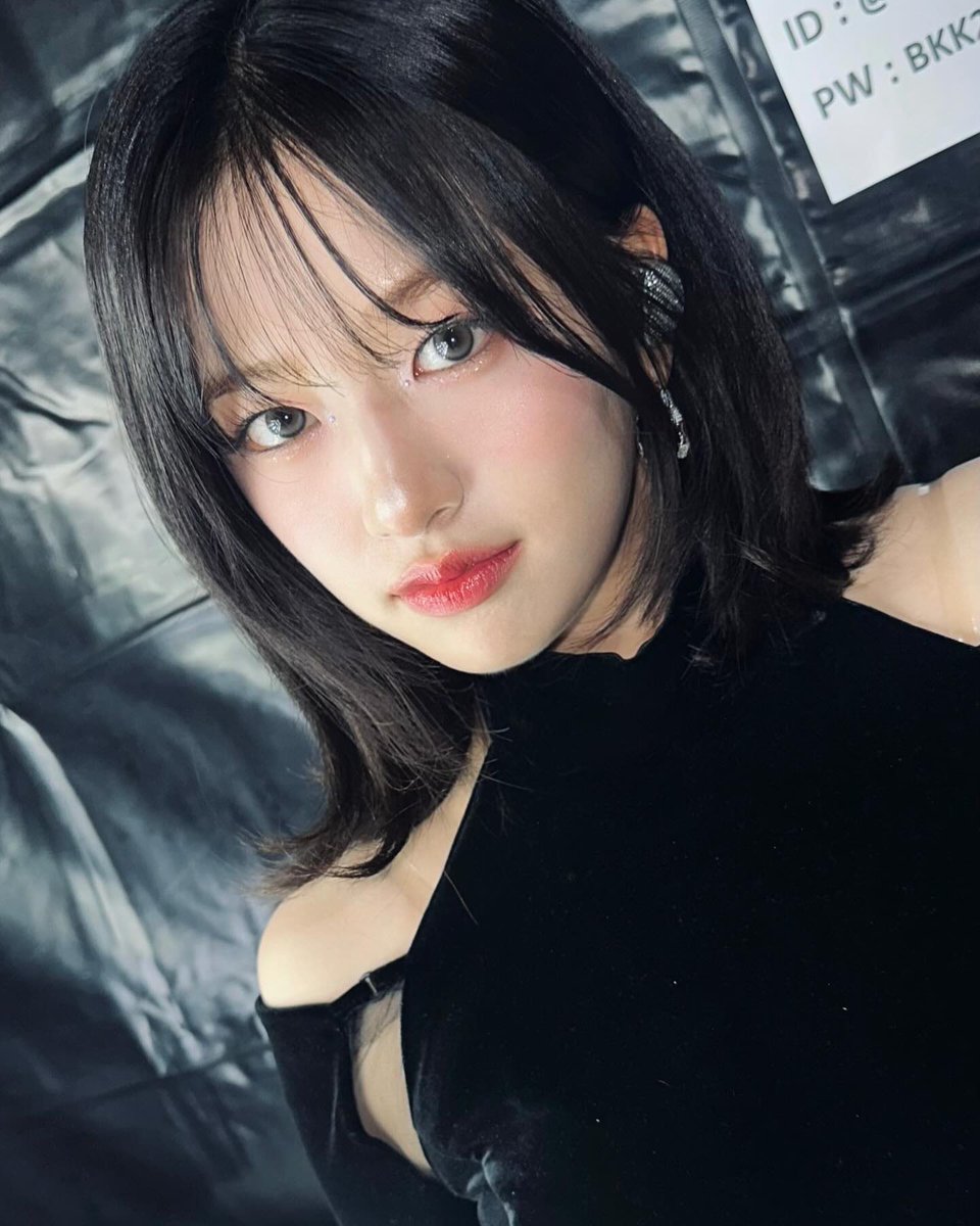 yujzone's tweet image. the way she suits both short hair and long hair