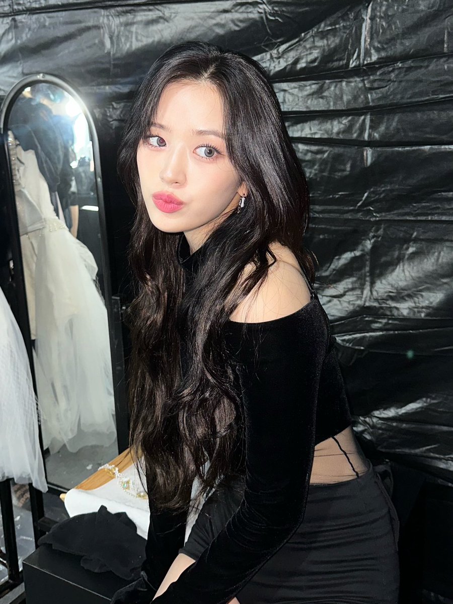 yujzone's tweet image. the way she suits both short hair and long hair