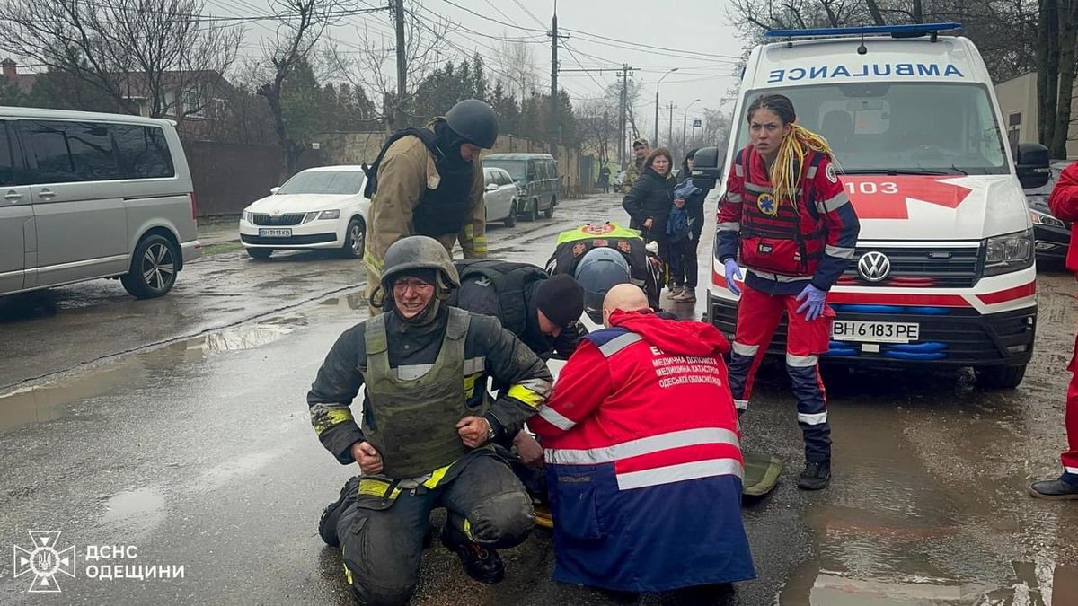 My soul aches. In broad daylight, Russia's missiles from Crimea struck Odesa, killing 14 people, including medic and first responder who rushed to rescue. How much longer must we endure this horror? The world must rise up and halt this madness! 💔