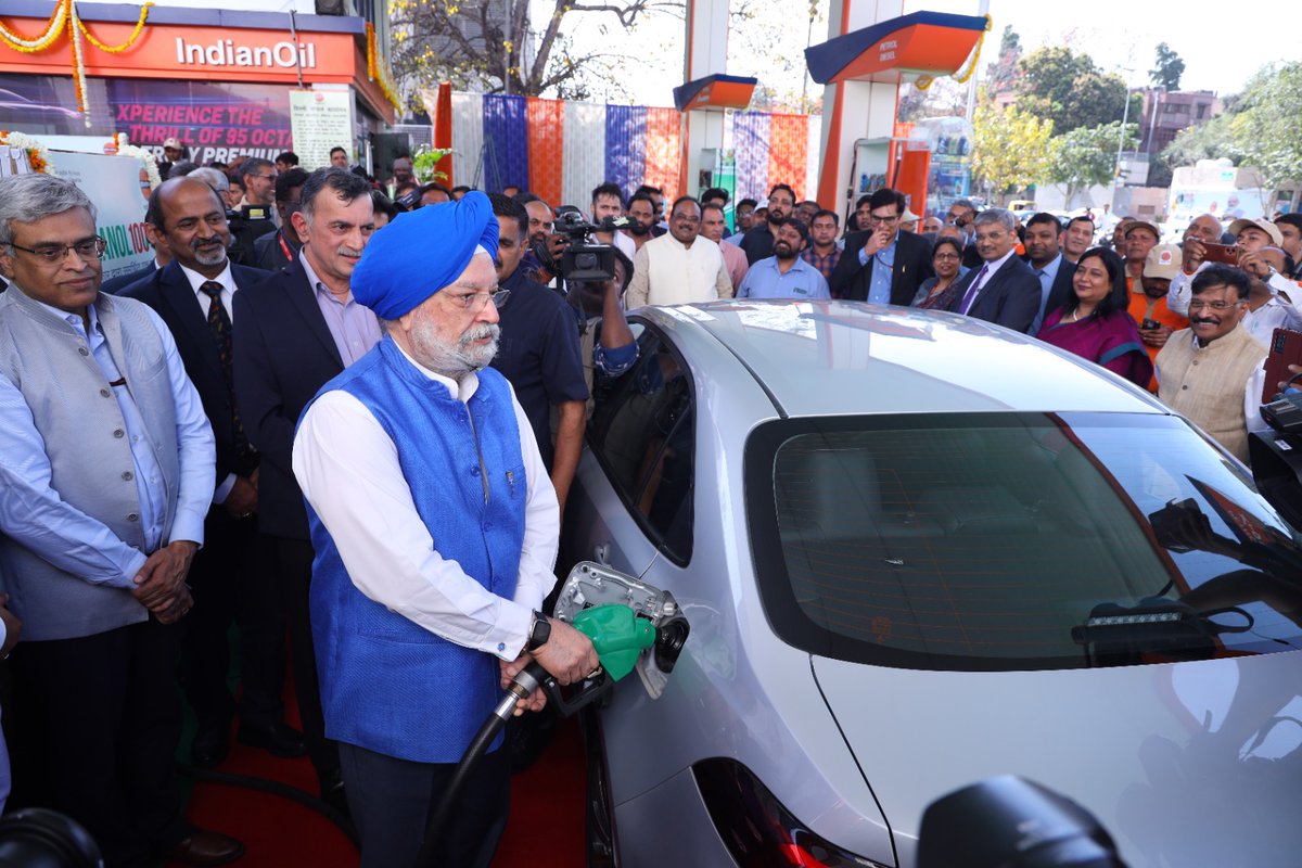 IndianOilcl's tweet photo. Transforming Annadata to Urjadata! Today, the Hon'ble Minister @HardeepSPuri launched IndianOil's pioneering #ETHANOL100 fuel at an IndianOil outlet in Delhi, marking a significant leap towards green mobility. #GreenFuelFuture https://t.co/v8UffBID2s