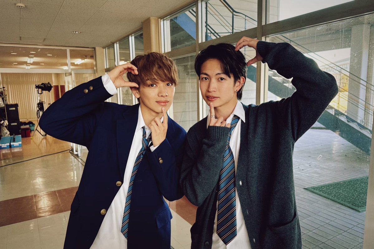miyase_staff's tweet photo. ついに❣️
恋わずらいのエリー公開日でした😭

なのちゃんとの約束の映画🎫
りゅうびの初W主演がこの作品で本当によかったです。
つなパイセンにも再会できて🐟
想い出が溢れてます
一生の宝物になりました。

たくさんの方に届きますように🕊
土日いっぱい観てね〜🫰

#恋わずらいのエリー
#宮世琉弥 https://t.co/eXAXPOcC2F