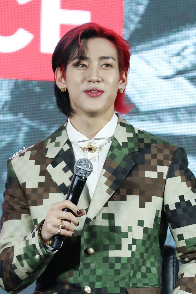 aveeporn's tweet photo. 240315 press conference 

BamBam THE 1ST WORLD TOUR ENCORE [AREA 52] in
BANGKOK Presented by Xiaomi 

#ENCOREAREA52PC
#แบมแบม #BAMBAM #뱀뱀
#ABYSSCOMPANY #iMeThailand https://t.co/SQrMNI2vhY