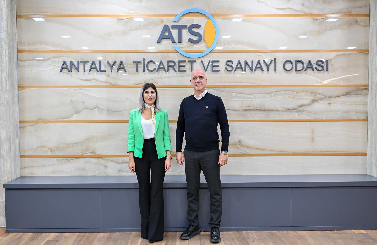 Yönetim Kurulu Başkanımız Ali Bahar, Nasıl Bir Ekonomi Gazetesi Antalya Bölge Temsilcisi Duygu Şahin ile bir araya geldi. Ekonomi Gazetesi'nin Türkiye ticaretine ve sanayisine yön veren önemli bir konumda olduğunu vurgulayan ATSO Başkanı Ali Bahar, “Çatılara özgürlük projesi,