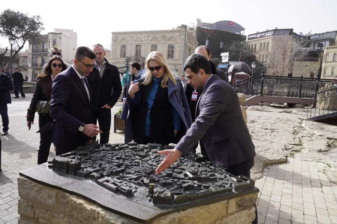 The Serb member of the Presidency of 🇧🇦 Jelka Tsvijanovic has visited #Icherisheher, as part of her official visit to Azerbaijan, and has toured the historical architectural monuments of the #Oldcity.