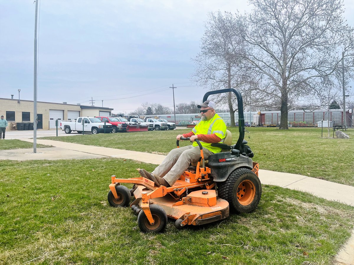 📢JOB ANNOUNCEMENT📢 𝗦𝘂𝗺𝗺𝗲𝗿 𝗟𝗮𝗯𝗼𝗿𝗲𝗿 with Lafayette Water Works:💧💼💦 Dive into a new career! Now hiring one summer laborer to dig in, paint hydrants, & more! M-F 8a-4p, $15/hour. Full details and application at work4lafayette.com 🌞👷‍♂️