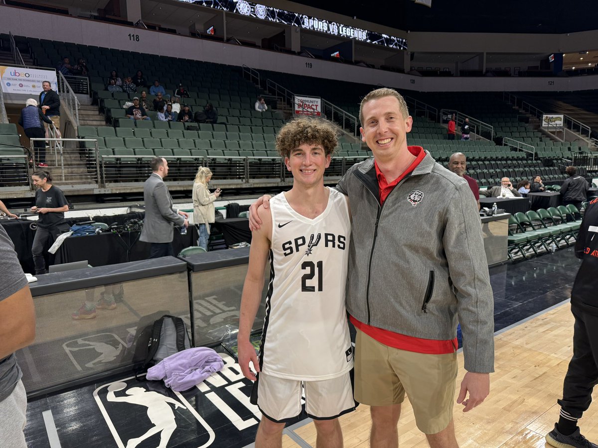 Got to watch Braeden play in the central Texas all star game yesterday. Braeden was the head captain of the team and had a terrific season ending with first team all district honors. Pumped to see him play representing the Dawgs one final time! 🐾🏀