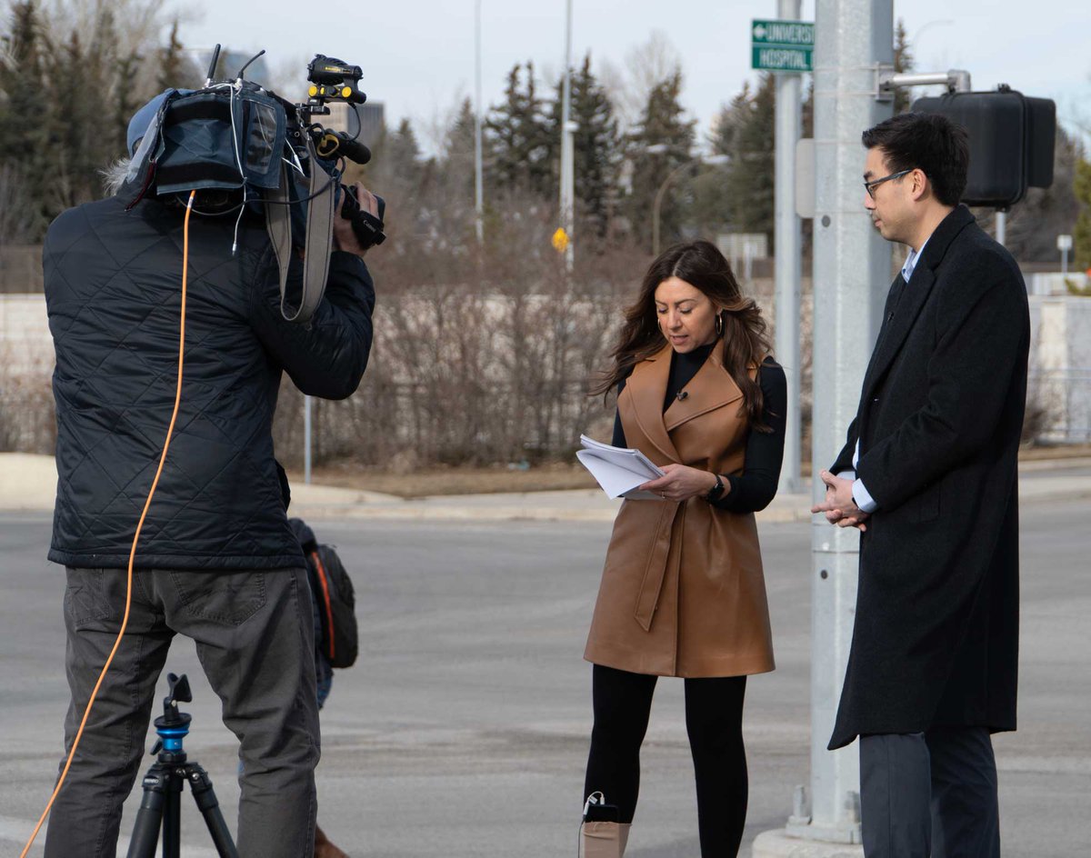 @MichaelYangMD @yyc_health @CTV_Danielle @CTVCalgary @UCalgaryMed @AHS_media @CalgarySpine Thanks so much to @MichaelYangMD and @CTV_Danielle for hanging out at Foothills Hospital to promote @yyc_health and the innovative endoscopic spine surgery program that Calgary Health Foundation is supporting.