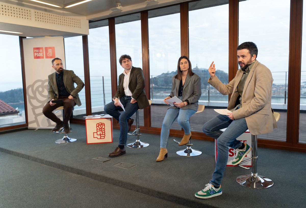 Hoy hemos presentado el programa de @socialistavasco para las elecciones del #21A. Meses de mucho trabajo para un documento con sello social y vocación transformadora, que mira a la Euskadi de las próximas décadas. Un programa que #CambiaElGuion de las políticas públicas vasca.