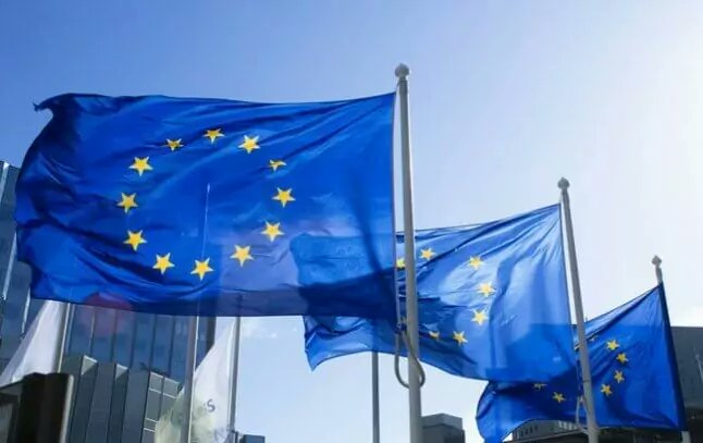 Les Etats membres du Conseil européen viennent de valider un compromis autour de la directive sur le devoir de vigilance européen, qui vise à renforcer la responsabilité des entreprises en matière de respect des droits humains et environnementaux. #CSDDD
👉urlz.fr/pTUD